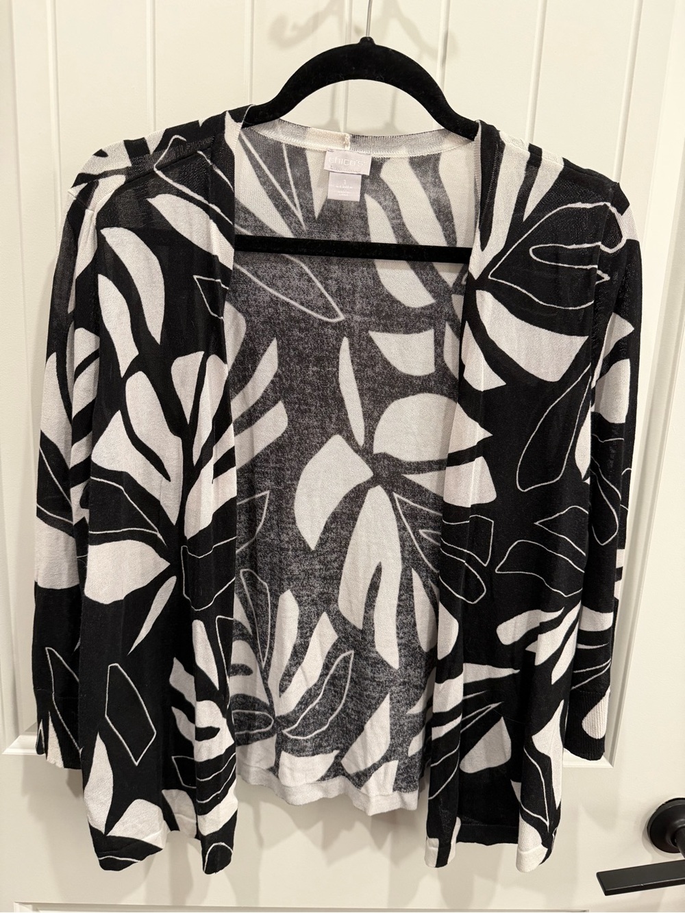 Chico’s Black & White Tropical Print Open Front Cardigan – Size 1 / M